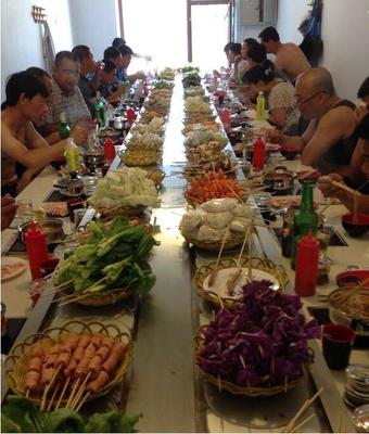 南京然熙达餐饮设备公司 旋转火锅设备厂家直销，回旋麻辣烫火锅输送带设备展示