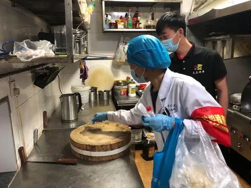 疫情防控不松懈 北京市场监管部门连夜开展食品市场消杀工作